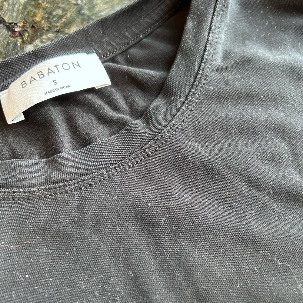 Aritzia Babaton black crewneck short sleeve in EUC. Quiet luxury. Classic - Picture 11 of 11